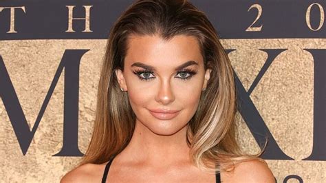 Model Emily Sears undergoes brain surgery while awake and。